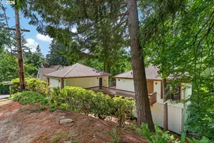 4131 SW Chesapeak Ave, Portland, OR 97239 - Photo 3