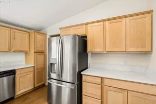 2242 Maia Loop, Springfield, OR 97477 - Photo 15