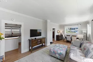 1542 Meade St, North Bend, OR 97459 - Photo 9