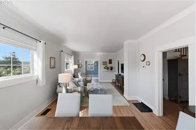 1542 Meade St, North Bend, OR 97459 - Photo 7