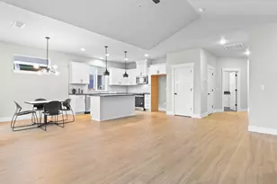 2213 E Juniper Cir, La Center, WA 98629 - Photo 13