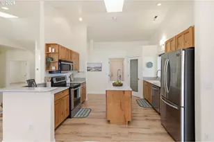 87661 Trek Dr, Veneta, OR 97487 - Photo 7