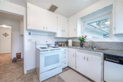 2495 G St, Springfield, OR 97477 - Photo 13