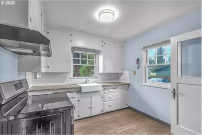 19237 NE Glisan St, Portland, OR 97230 - Photo 9