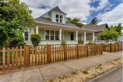 928 W Main St, Cottage Grove, OR 97424 - Photo 1