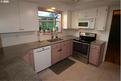 1419 T St, Springfield, OR 97477 - Photo 9