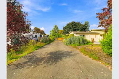 1193 N Juniper St, Canby, OR 97013 - Photo 29