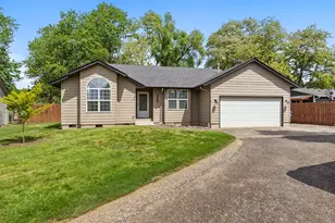 1327 G St, Washougal, WA 98671 - Photo 1