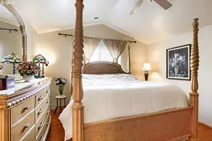 428 SE 10th St, Troutdale, OR 97060 - Photo 11