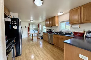 305 N Broad St, Weston, OR 97886 - Photo 9