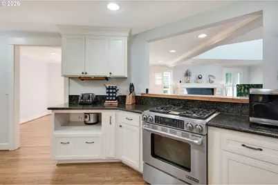 14221 Dolph Ct, Lake Oswego, OR 97034 - Photo 17