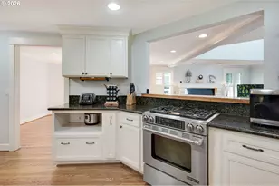 14221 Dolph Ct, Lake Oswego, OR 97034 - Photo 17