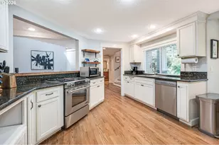 14221 Dolph Ct, Lake Oswego, OR 97034 - Photo 17