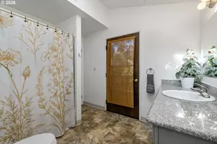 12629 SE Reedway St, Portland, OR 97236 - Photo 33