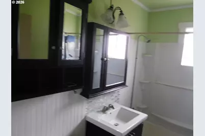 214 NW 5th Ave, Milton-Freewater, OR 97862 - Photo 15