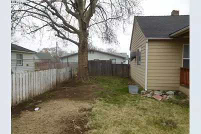 214 NW 5th Ave, Milton-Freewater, OR 97862 - Photo 3