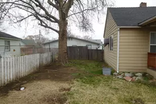 214 NW 5th Ave, Milton-Freewater, OR 97862 - Photo 3