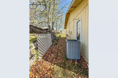 159 NE Lombardy Dr, Roseburg, OR 97470 - Photo 19
