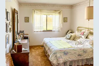 159 NE Lombardy Dr, Roseburg, OR 97470 - Photo 11