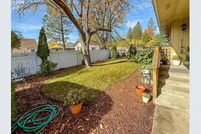 159 NE Lombardy Dr, Roseburg, OR 97470 - Photo 3