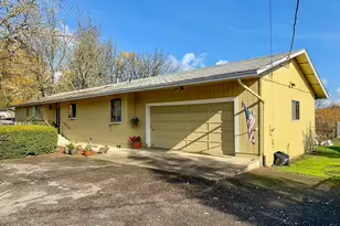 159 NE Lombardy Dr, Roseburg, OR 97470 - Photo 1