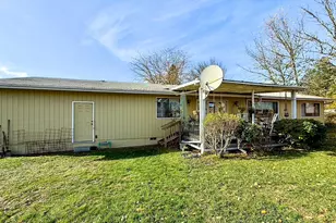 159 NE Lombardy Dr, Roseburg, OR 97470 - Photo 17