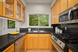 2667 NW Thurman St, Portland, OR 97210 - Photo 11