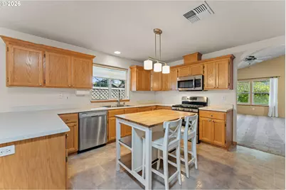 2188 Marie Dr, Grants Pass, OR 97526 - Photo 9