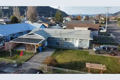 907 Greenwood Ave, Reedsport, OR 97467 - Photo 1