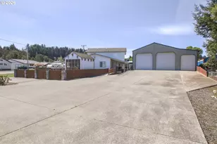 410 Park Ave, Lakeside, OR 97449 - Photo 37