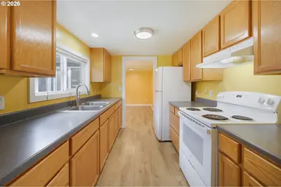 865 W 28th Ave, Eugene, OR 97405 - Photo 9