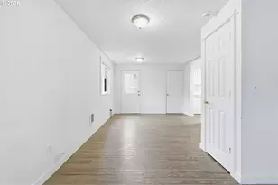 912 NE Hacienda Ct, Gresham, OR 97030 - Photo 11