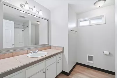 912 NE Hacienda Ct, Gresham, OR 97030 - Photo 23