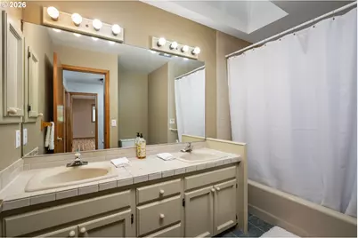 16443 NE Tillamook St, Portland, OR 97230 - Photo 23