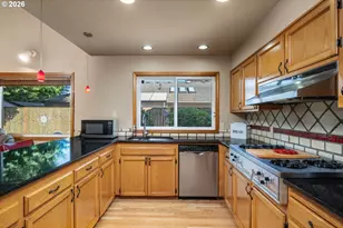 16443 NE Tillamook St, Portland, OR 97230 - Photo 9