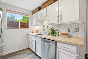 2379 SE 112th Ave, Portland, OR 97216 - Photo 9