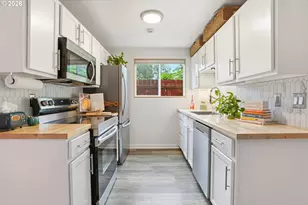2379 SE 112th Ave, Portland, OR 97216 - Photo 9