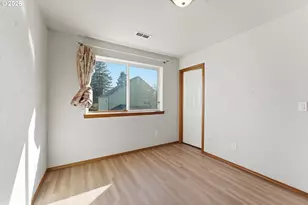 9916 SE Liebe Ct, Portland, OR 97266 - Photo 21