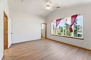 9916 SE Liebe Ct, Portland, OR 97266 - Photo 11