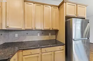 9916 SE Liebe Ct, Portland, OR 97266 - Photo 7