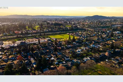 9916 SE Liebe Ct, Portland, OR 97266 - Photo 47