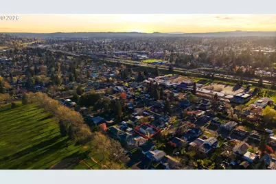 9916 SE Liebe Ct, Portland, OR 97266 - Photo 45