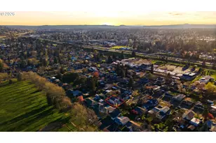 9916 SE Liebe Ct, Portland, OR 97266 - Photo 45