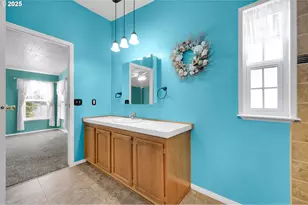 38431 Row River Rd, Dorena, OR 97434 - Photo 23