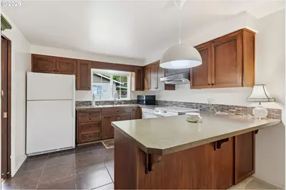 1055 N Lupine Ct, Canby, OR 97013 - Photo 7