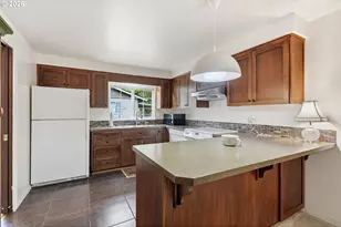 1055 N Lupine Ct, Canby, OR 97013 - Photo 7