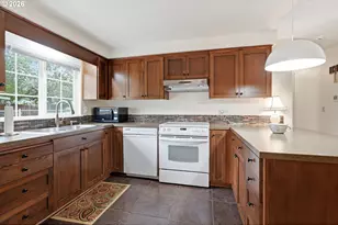 1055 N Lupine Ct, Canby, OR 97013 - Photo 11