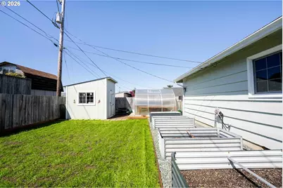 1860 Grant St, North Bend, OR 97459 - Photo 17