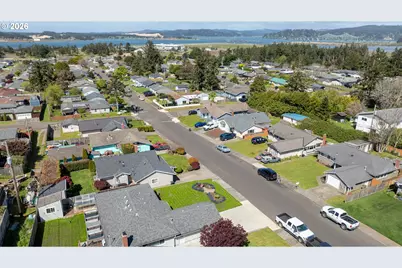 1860 Grant St, North Bend, OR 97459 - Photo 31