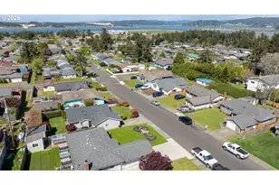 1860 Grant St, North Bend, OR 97459 - Photo 31